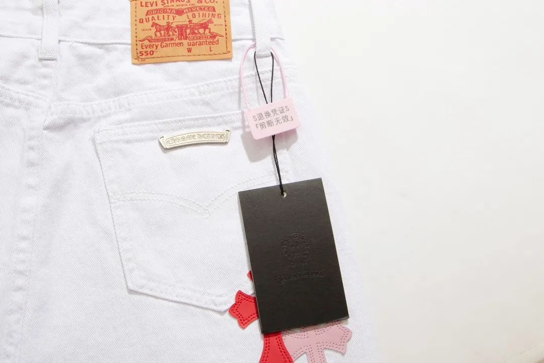 P210 [Next day] Chrome Heart Cross patchwork leather jeans Top heavy washing process Calfskin laser cut cross Distressed silver hardware Straight version slimming the upper body High-end quality distinguishes the market currency Color: White patchwork Size: S M L XL Detailed sizes can be found in picture 9